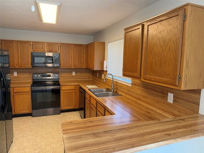 Foto del edificio - 7331 Burkridge Dr