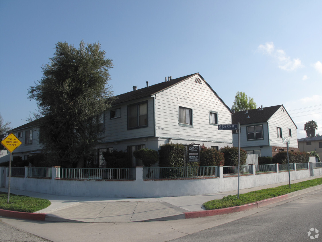 Foto principal - 10617-25 Oxnard St