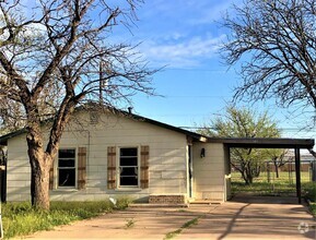 Building Photo - 2403 E 5th St