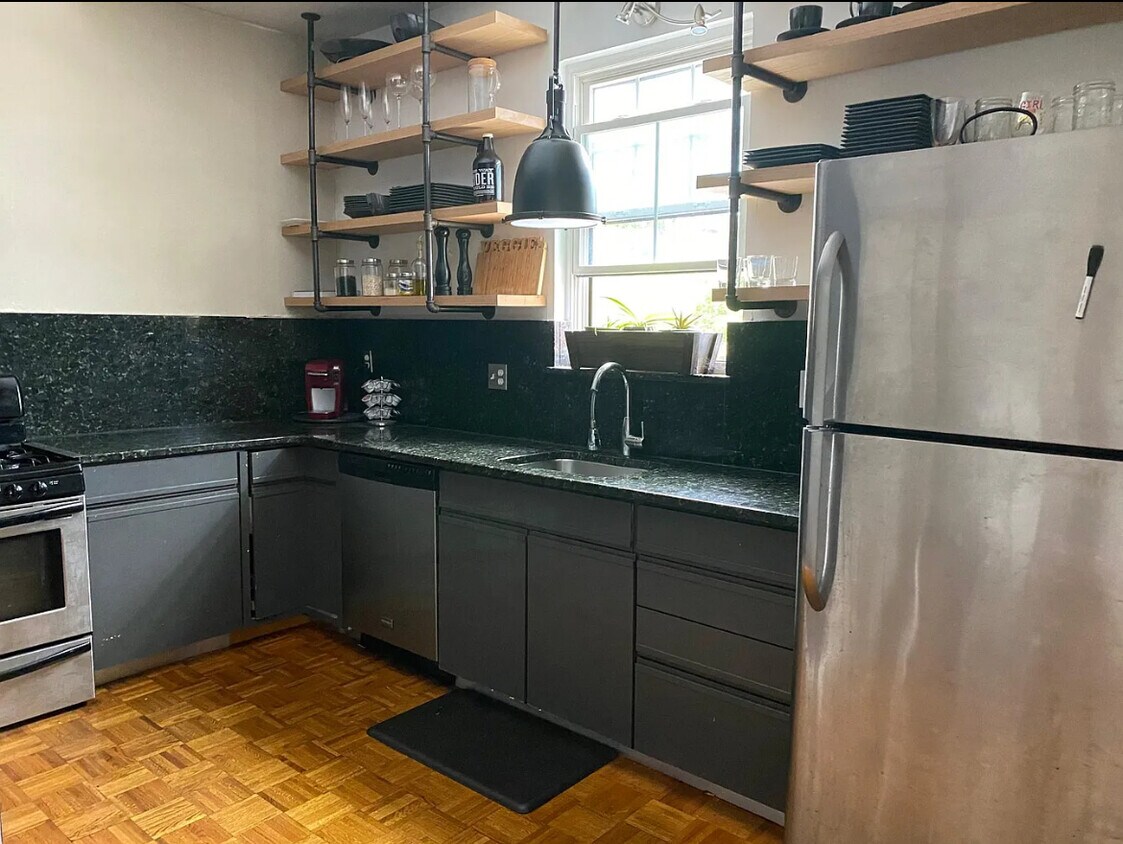 Foto principal - 170 Ashmont St