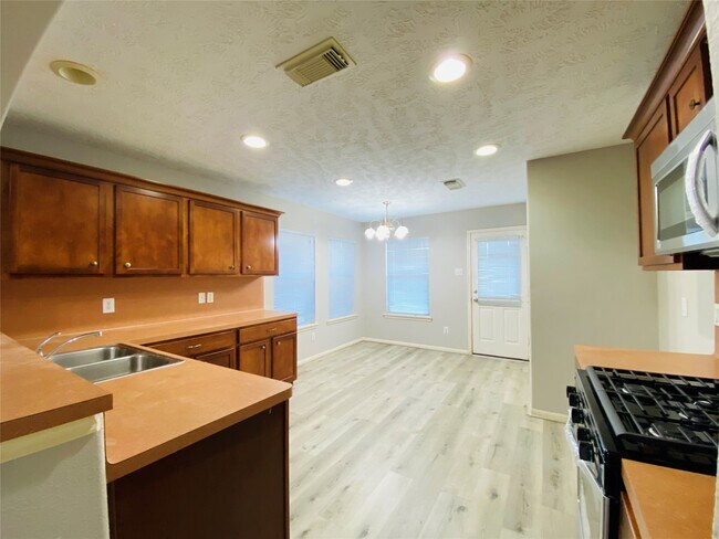 Foto del edificio - 19207 Caledonia Dr