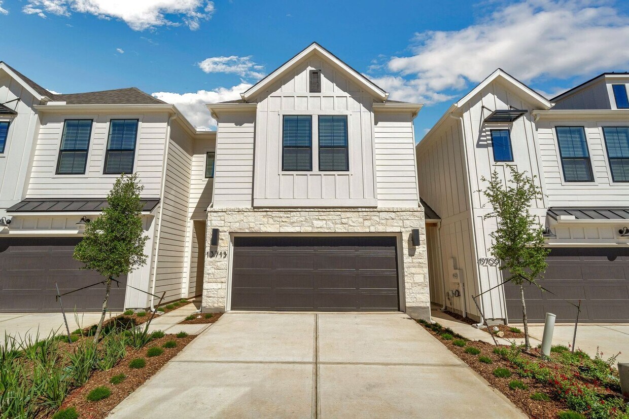 Foto principal - Beautiful 4 Bedroom New Construction Luxur...