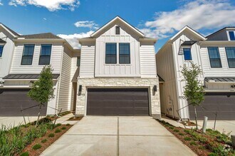 Building Photo - 13604 Giovannis Gdn