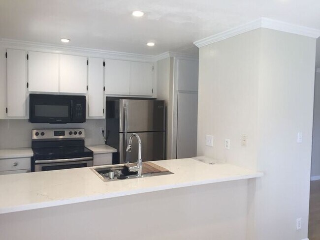 Foto del edificio - 2099 Olivera Rd