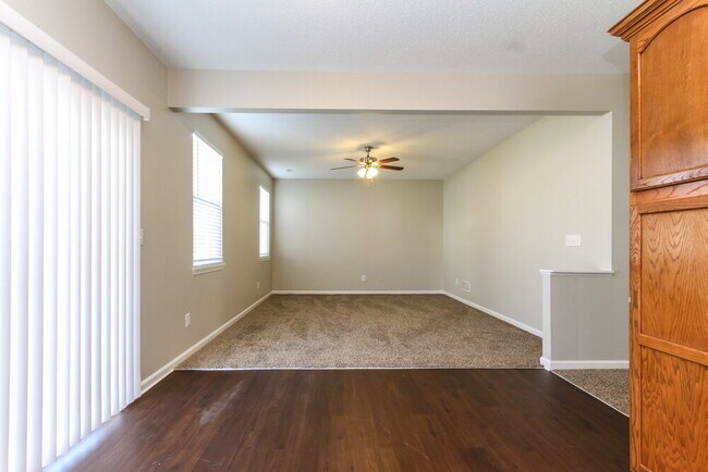 Foto del edificio - 672 Cloverfield Ln