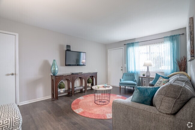 2 habitaciones, 1 baño - 102 m² - Sala de estar - Midwood Creek