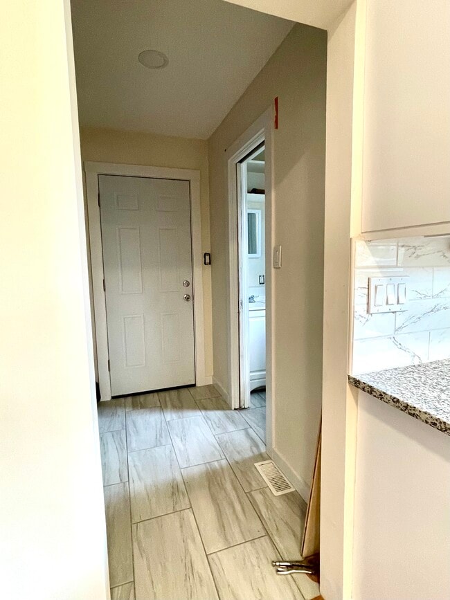 Building Photo - 850 S Osage St