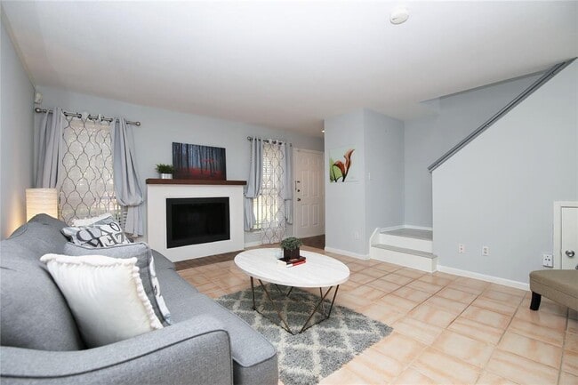 Building Photo - 3901 Woodchase Dr