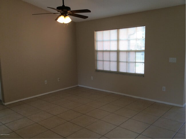 Building Photo - 706 Davidson St SE