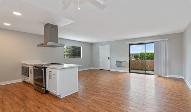 Dining room adjacent to the kitchen - Hidden Cove