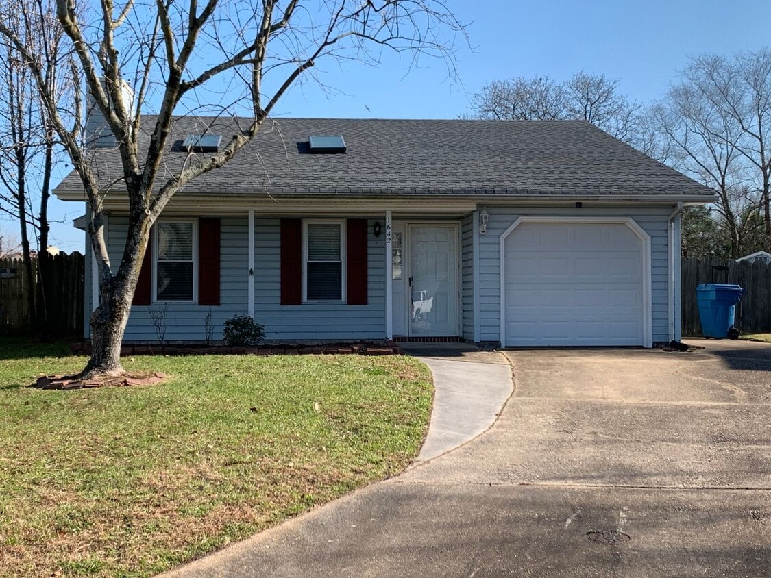 Primary Photo - 1642 High Plains Dr