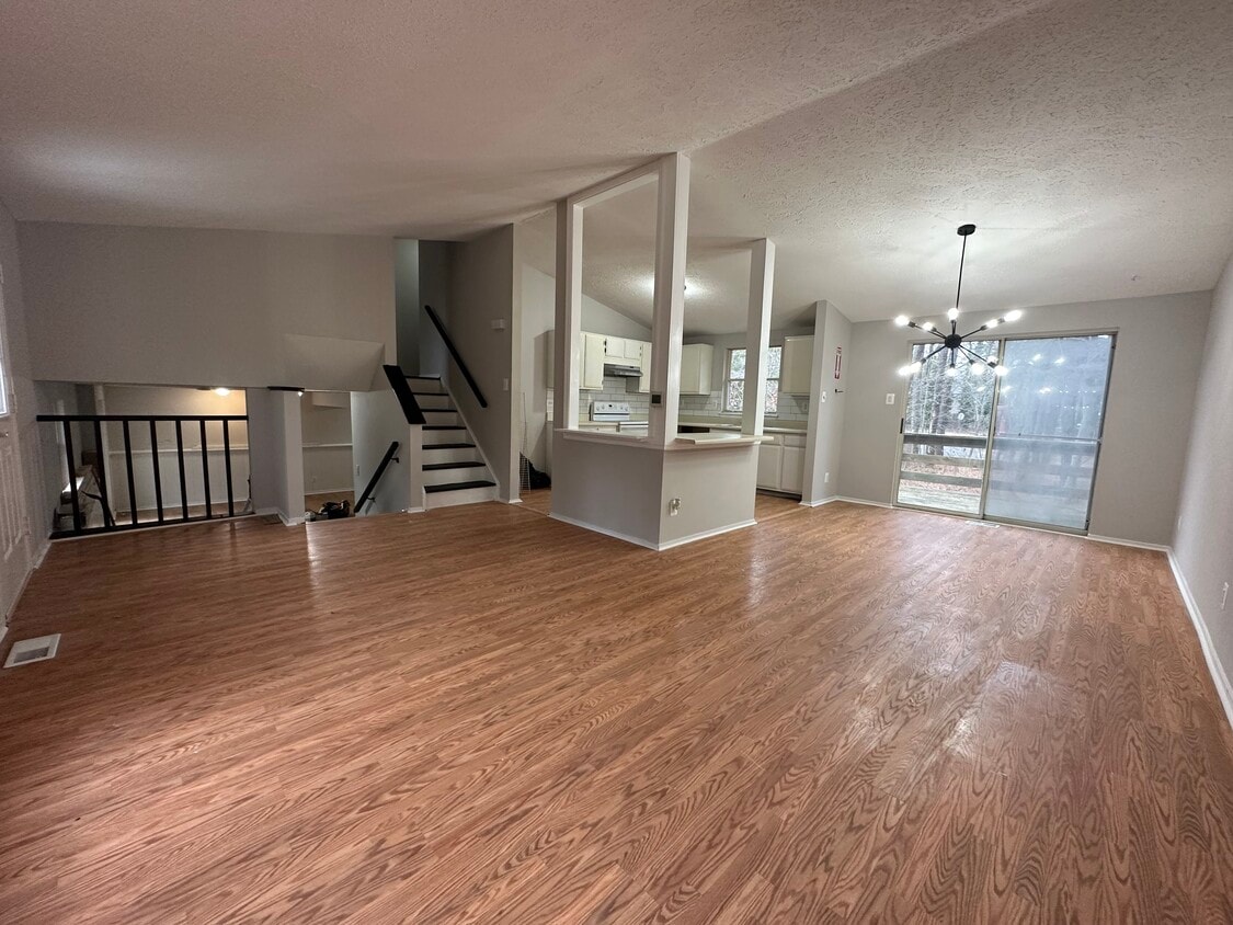 Living room - 12 Jackson Ct W