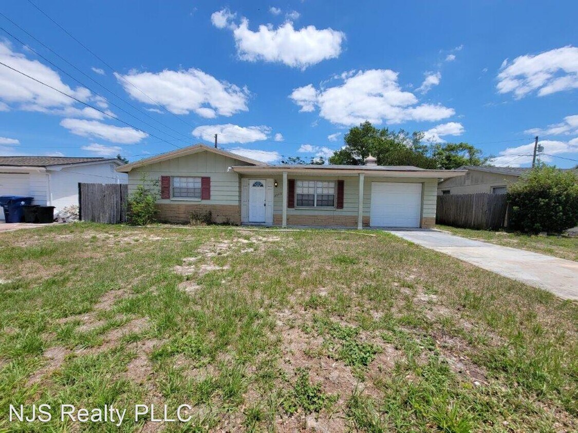 Primary Photo - 2 br, 1 bath House - 3308 Bayport Dr.