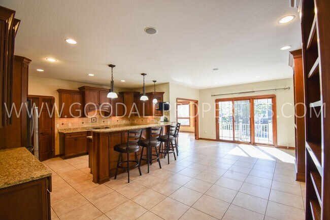 Building Photo - Executive 5 Bedroom Home With Pool in Ankeny