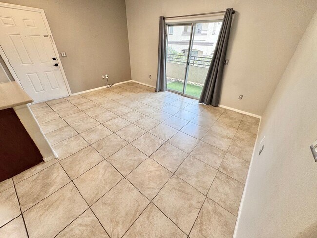 Foto del edificio - 2291 W Horizon Ridge Pkwy