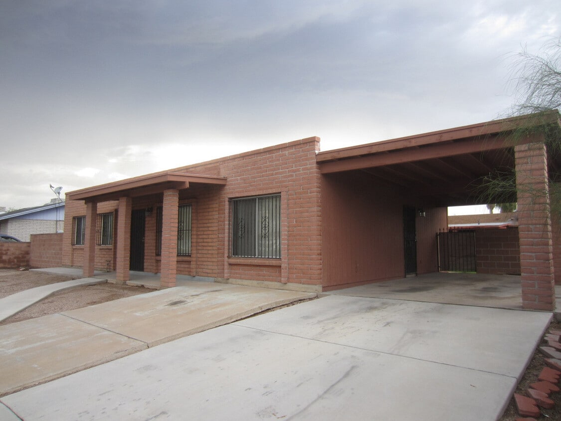 Primary Photo - 3 Bedroom/ 2 Bath Home Near Mission & Vale...