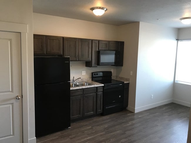 Building Photo - 855 W 800 S