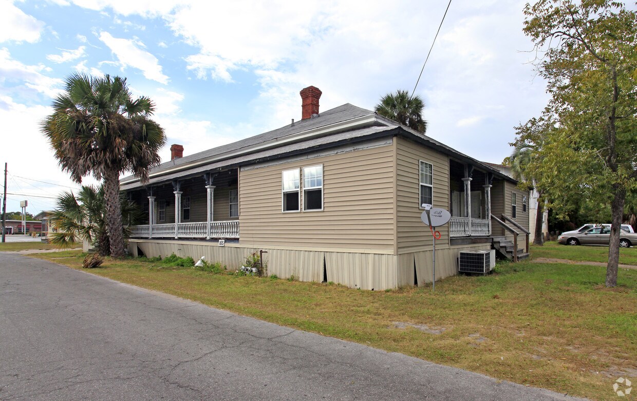 Primary Photo - 165 NW Franklin St