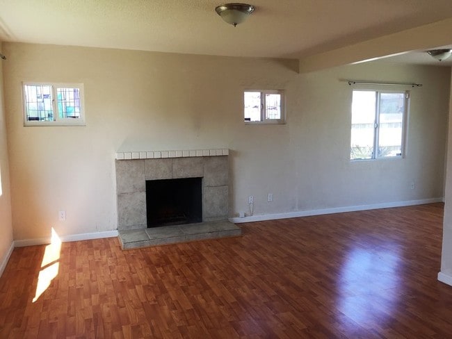 Building Photo - 3 Bedroom House in Encanto!