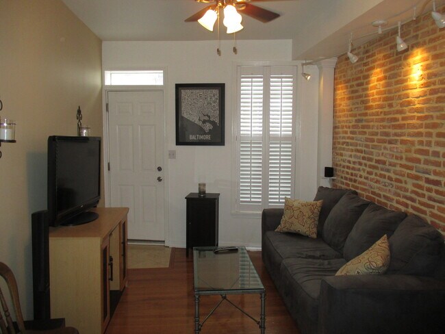 Foto del edificio - Federal Hill Renovated 2BR/2BA Townhome - ...