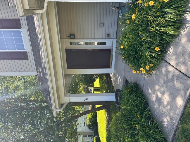 Foto del edificio - 2101 Claremont Ln
