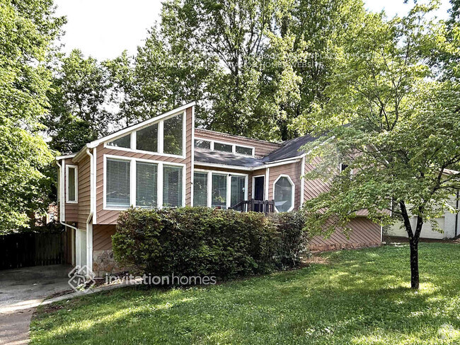 Building Photo - 4120 Oak Ferry Dr NE