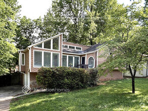 Building Photo - 4120 Oak Ferry Dr NE