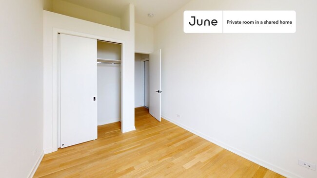 Foto del edificio - Private bedroom in 4 bed/3 bath Home