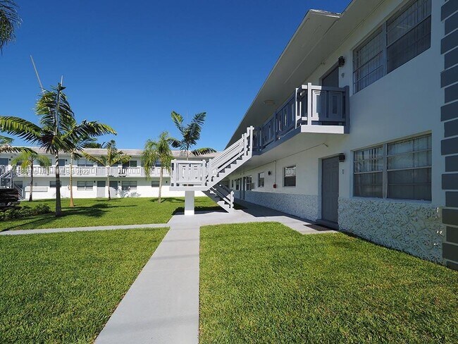 Building Photo - 1045 NE 39th Dr