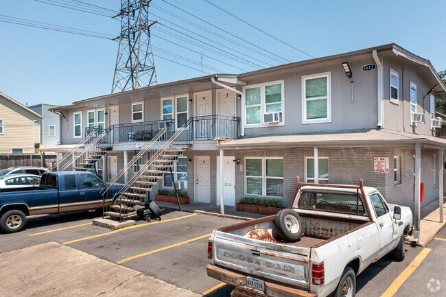 Garden-Style Unit Entrances - Elysian Apartments