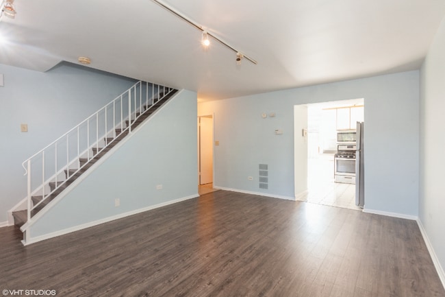 Building Photo - 444 Degas Cir
