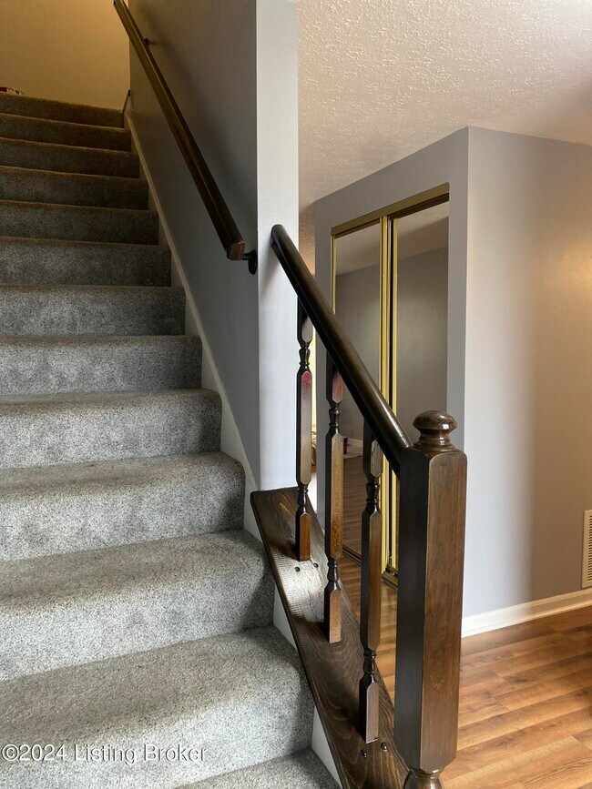 Foto del edificio - 9348 Loch Lea Ln