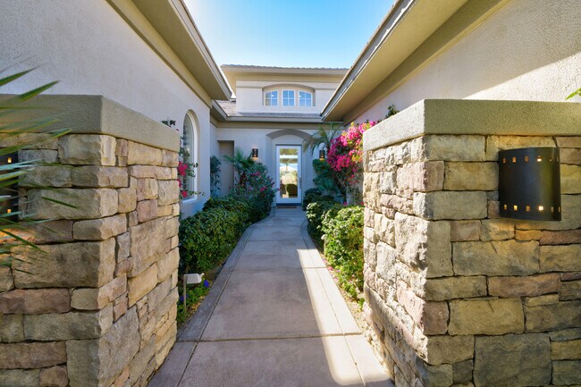 Building Photo - 81725 Tiburon Dr