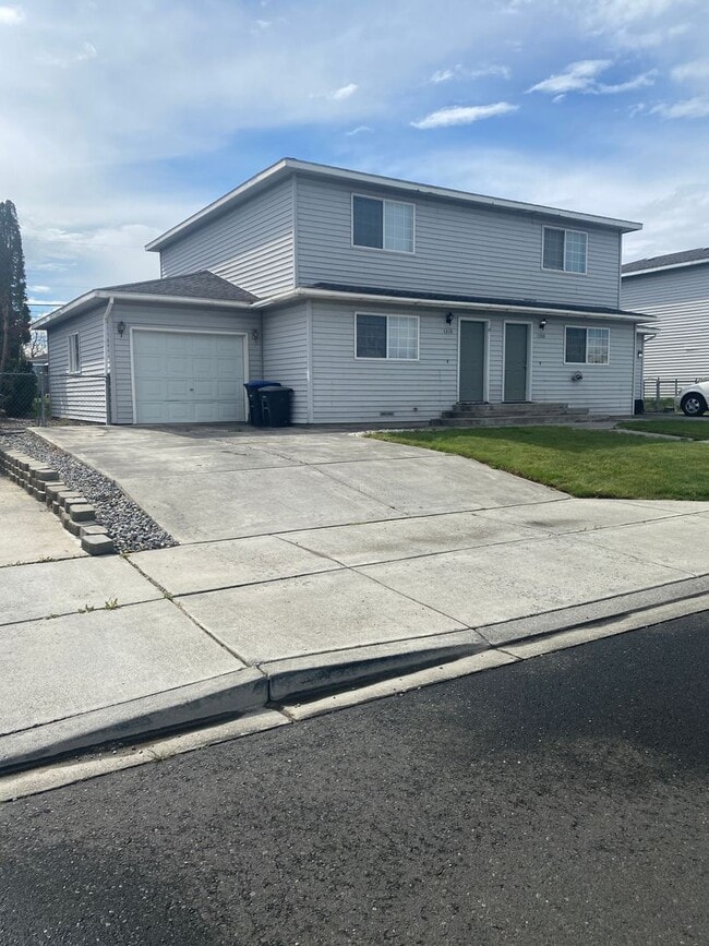 Building Photo - 1308-1310 W Lakeside Dr