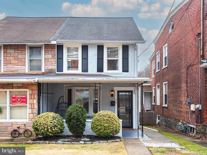 Photo - 627 Ford St