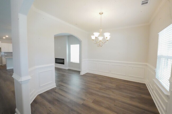 Foto del edificio - Available Now!