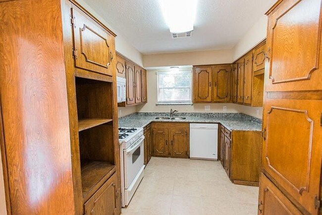Building Photo - 1402 Dominik Dr