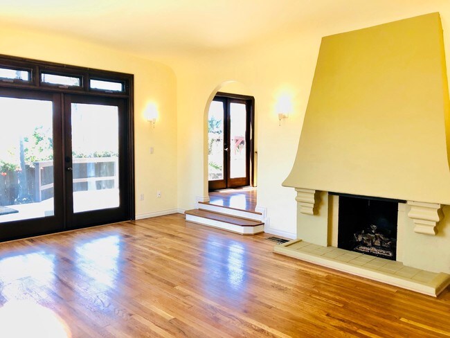 Building Photo - 528 Birmingham Dr