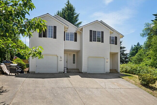 Building Photo - 4 bedroom 2.5 bath
