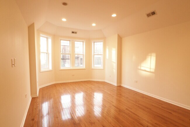 Building Photo - 2715 W Thomas St