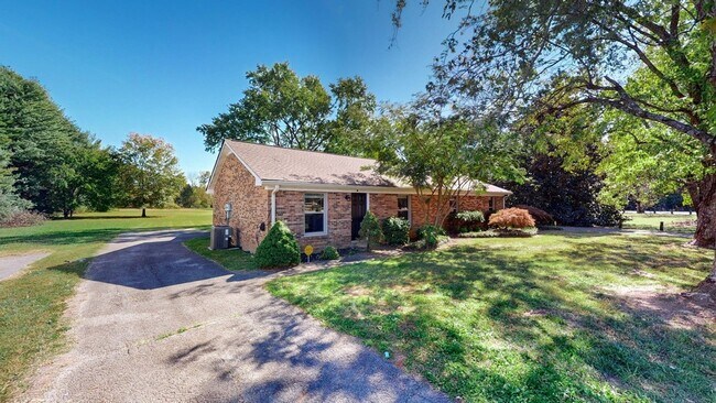 Foto del edificio - 8614 Burleson Ln