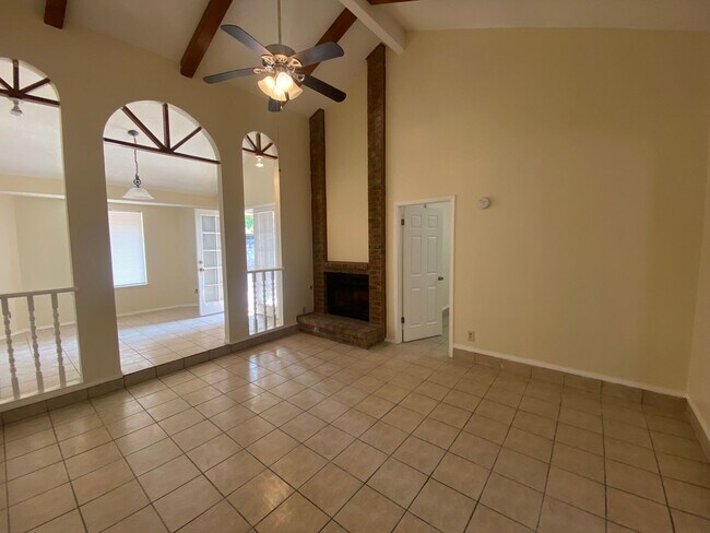 Foto del edificio - EASTSIDE HOME FOR RENT