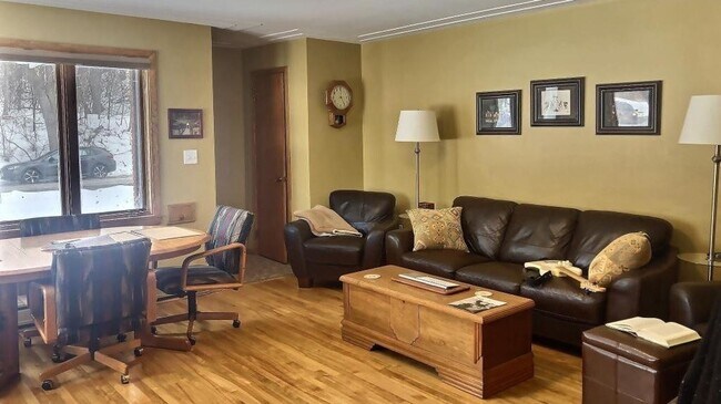 Foto del edificio - 487-489 Desnoyer Ave