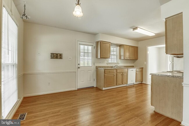 Foto del edificio - 8815 Linton Ln