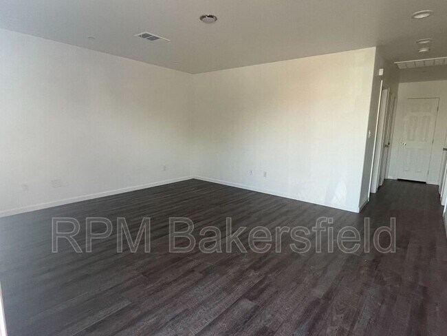 Building Photo - 3027 Q St