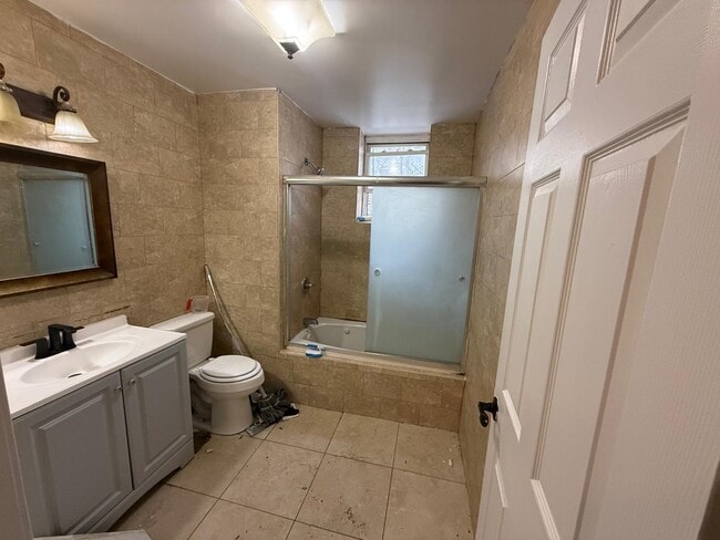 Building Photo - 23 Vroom St