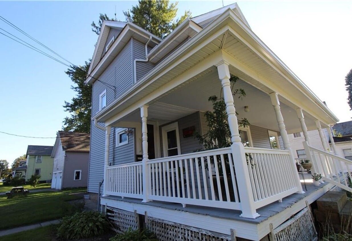 404404404402 W Oak St Unit 404 1/2 W Oak St, Orrville, OH 44667 Room for Rent in Orrville