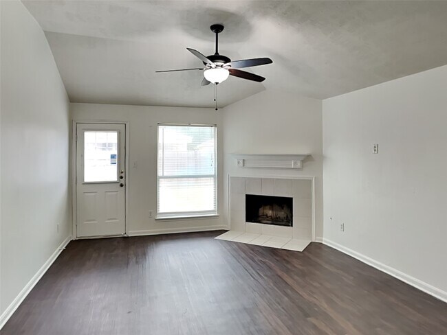 Foto del edificio - 409 Mystic Glen Loop