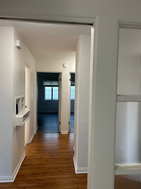 Pasillo a los dormitorios - 3731 Lewis Ave