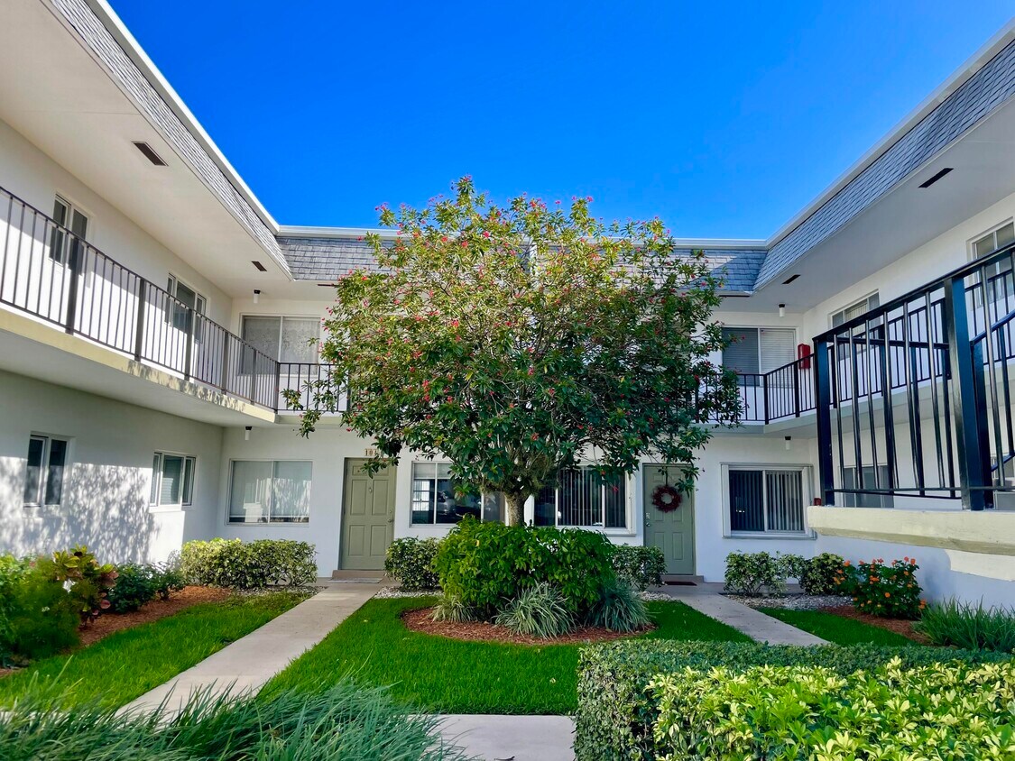 2920 Cynthia Ln Unit 203, Lake Worth, FL 33461 Condo for Rent in Lake